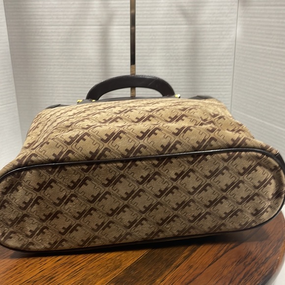 Salvatore Ferragamo bag. This bag is in great condition - Picture 6 of 7